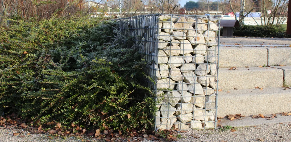 Ist die Montage von Gabionen im Winter sinnvoll? Fakten, Mythen und technische Bedingungen zu Gabionenzäunen